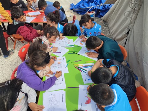 Siirt Gezici Kütüphanesi, Adıyaman İlinde Çocuklara Destek Oluyor