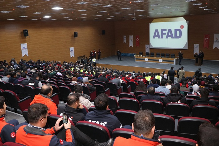 Valimiz Sayın Dr. Kemal Kızılkaya, Afad Gönüllüleri İle Bir Araya Geldi