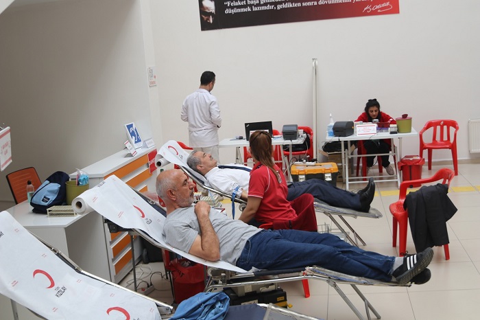 Vali Kızılkaya'nın Öncülüğünde Başlatılan Kan Bağışı Kampanyası Devam Ediyor