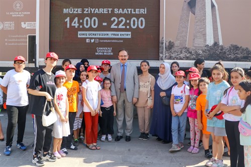 Valimiz Sayın Dr. Kemal Kızılkaya, Çanakkale Savaşları Mobil Müzesi’ni Ziyaret Etti