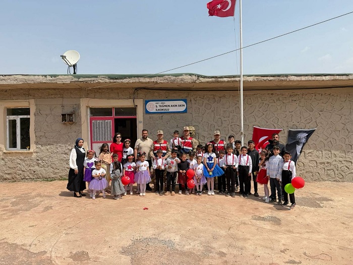 Minik Yürekler Jandarmayla 23 Nisan Bayram Coşkusunu Yaşadı  
